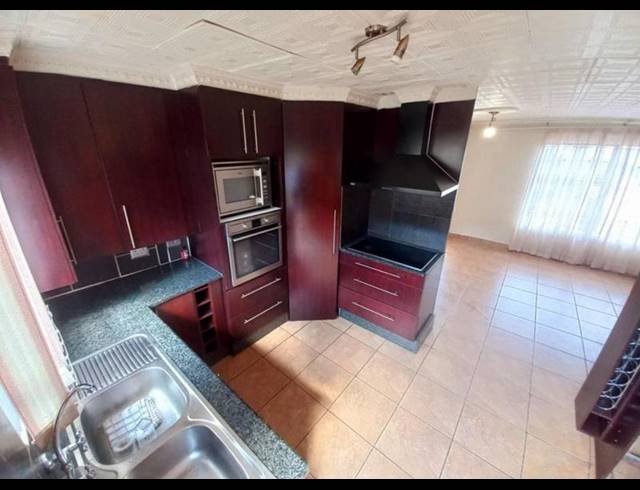 3 BEDROOM HOUSE FOR SALE IN DANVILLE EXT 5